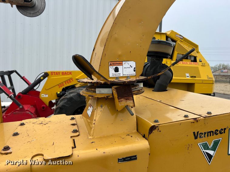 image for item DS2807 2013 Vermeer BC1000XL  wood chipper