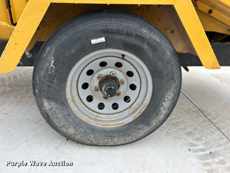 image for item DS2807 2013 Vermeer BC1000XL  wood chipper