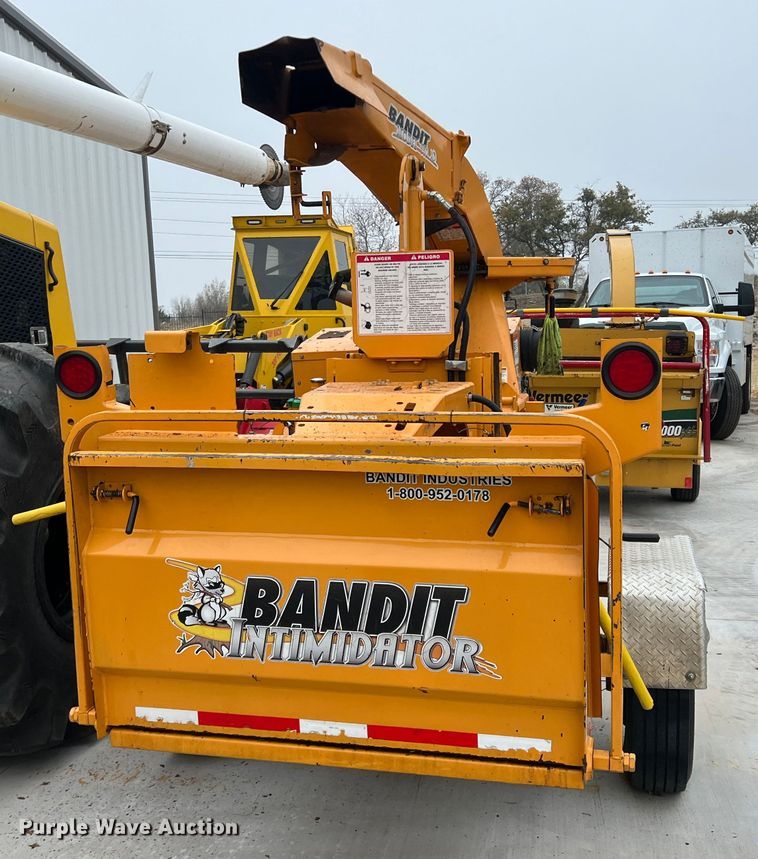 image for item DS2808 2015 Bandit 990XP  wood chipper