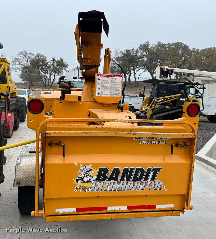 image for item DS2808 2015 Bandit 990XP  wood chipper