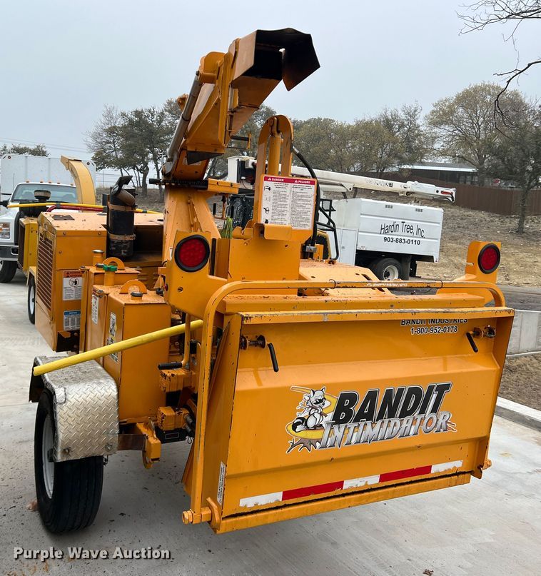 image for item DS2808 2015 Bandit 990XP  wood chipper