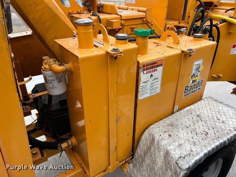 image for item DS2808 2015 Bandit 990XP  wood chipper