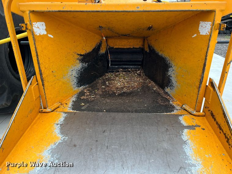 image for item DS2808 2015 Bandit 990XP  wood chipper