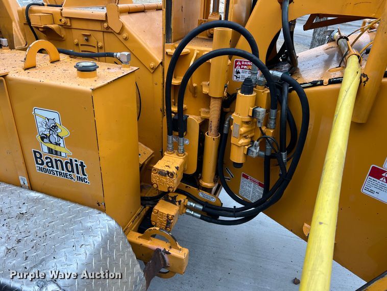 image for item DS2808 2015 Bandit 990XP  wood chipper