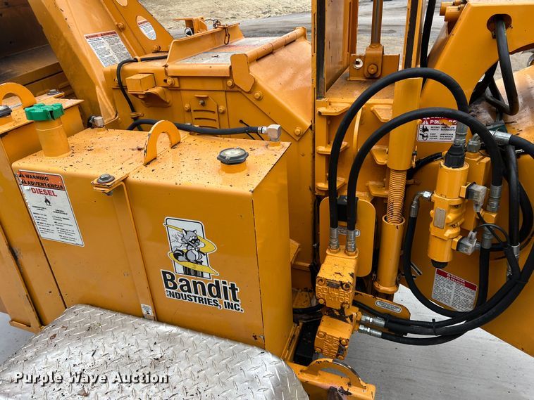 image for item DS2808 2015 Bandit 990XP  wood chipper