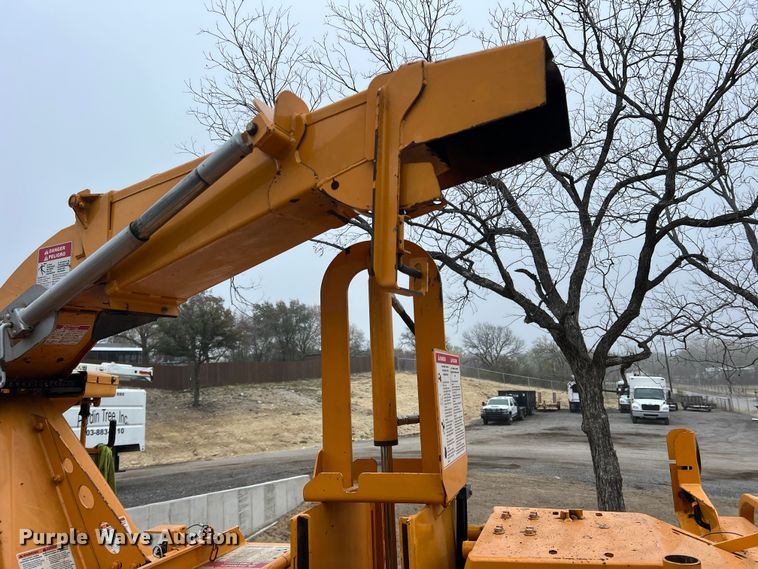 image for item DS2808 2015 Bandit 990XP  wood chipper