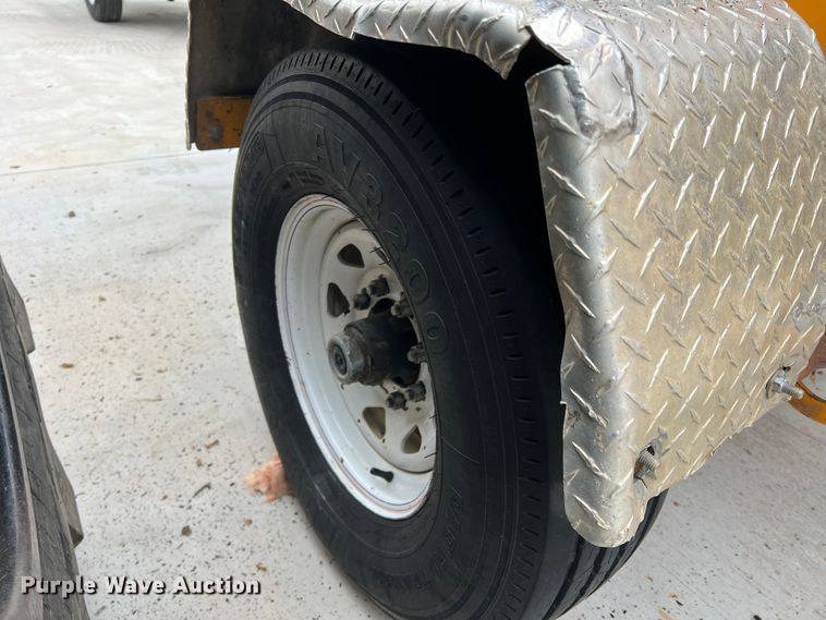 image for item DS2808 2015 Bandit 990XP  wood chipper