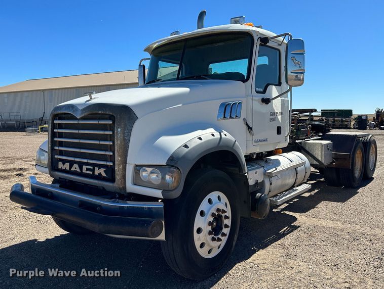 image for item GP9608 2009 Mack GU713  semi truck