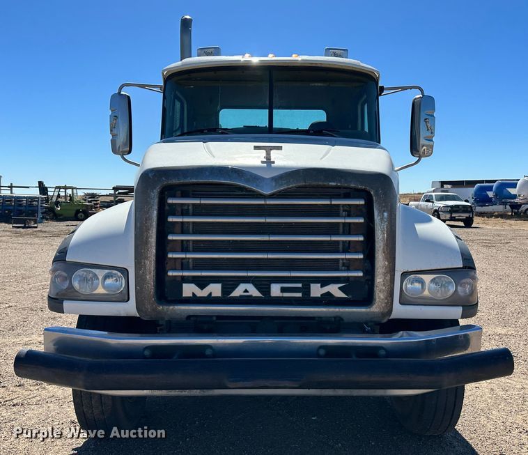 image for item GP9608 2009 Mack GU713  semi truck