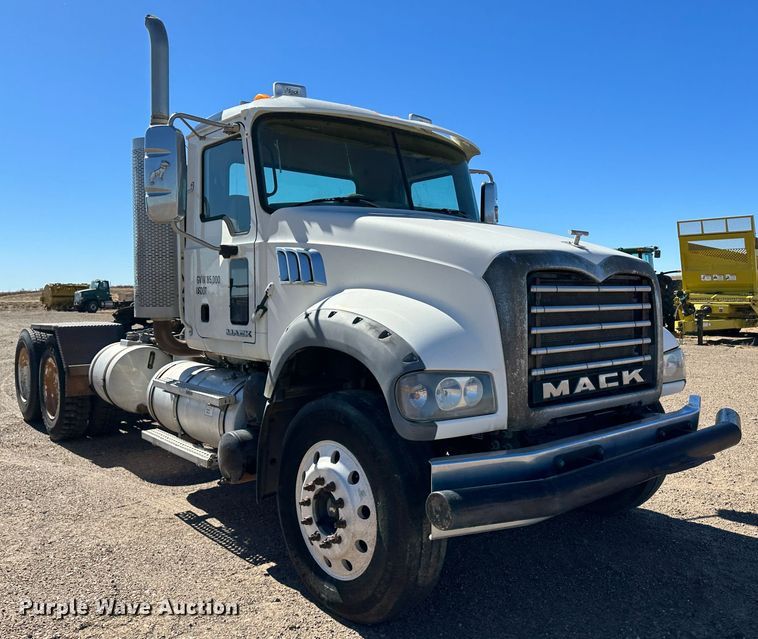 image for item GP9608 2009 Mack GU713  semi truck