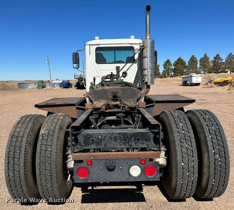 image for item GP9608 2009 Mack GU713  semi truck