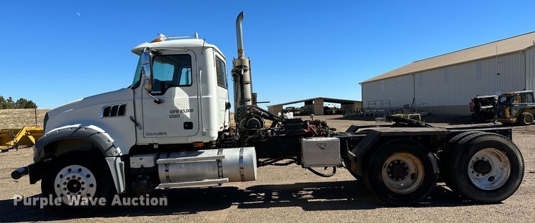 image for item GP9608 2009 Mack GU713  semi truck