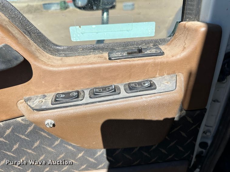 image for item GP9608 2009 Mack GU713  semi truck