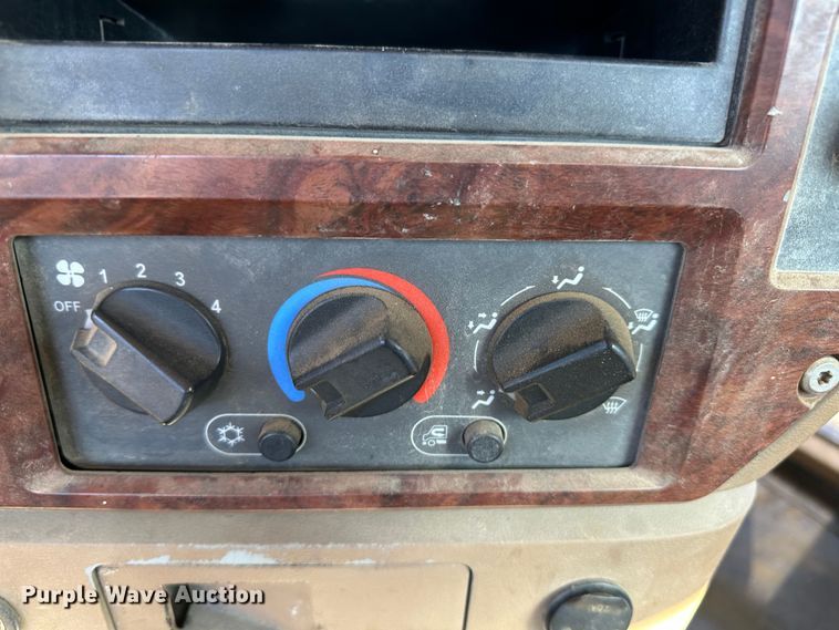 image for item GP9608 2009 Mack GU713  semi truck