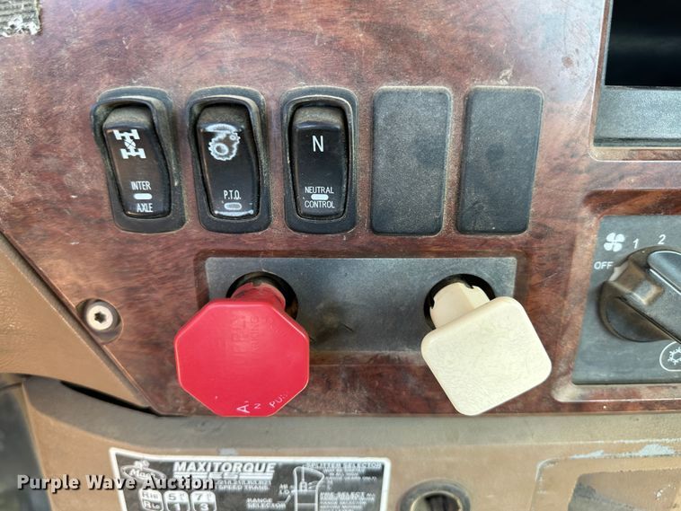 image for item GP9608 2009 Mack GU713  semi truck