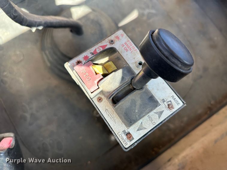 image for item GP9608 2009 Mack GU713  semi truck