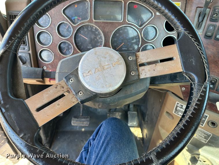 image for item GP9608 2009 Mack GU713  semi truck