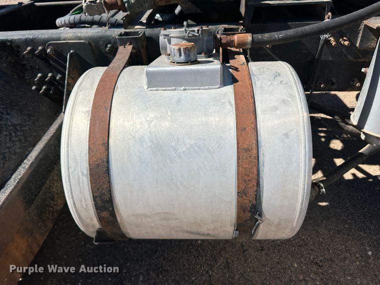 image for item GP9608 2009 Mack GU713  semi truck