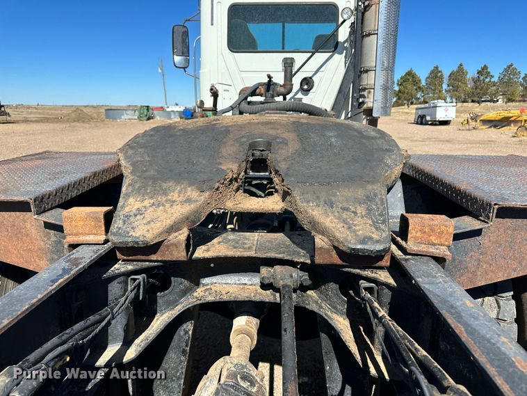 image for item GP9608 2009 Mack GU713  semi truck