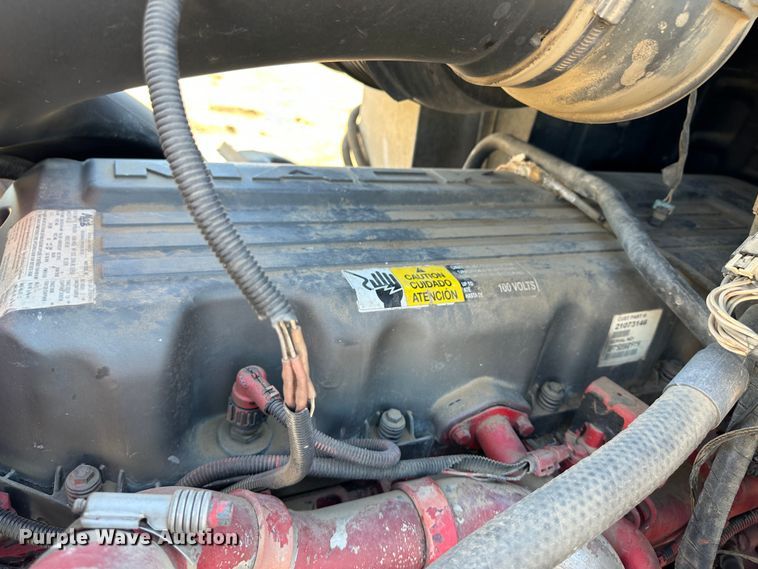 image for item GP9608 2009 Mack GU713  semi truck