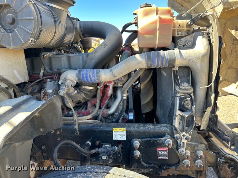 image for item GP9608 2009 Mack GU713  semi truck