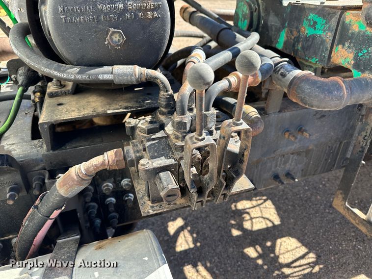 image for item GP9608 2009 Mack GU713  semi truck