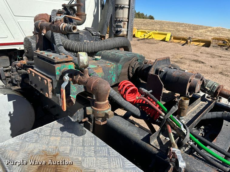 image for item GP9608 2009 Mack GU713  semi truck