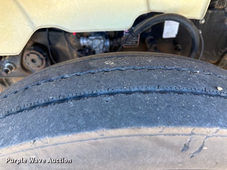 image for item GP9608 2009 Mack GU713  semi truck