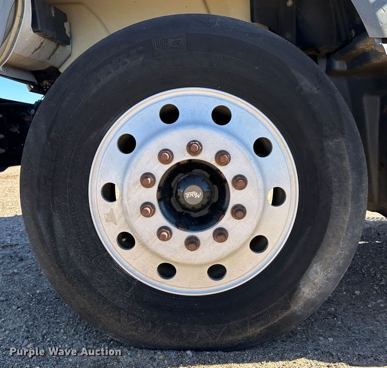 image for item GP9608 2009 Mack GU713  semi truck