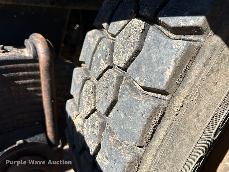 image for item GP9608 2009 Mack GU713  semi truck