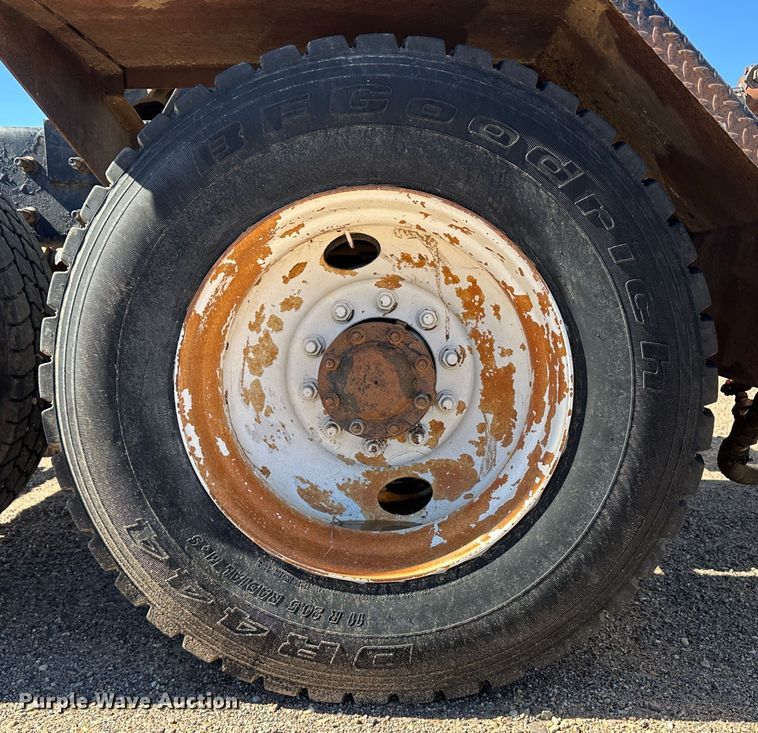 image for item GP9608 2009 Mack GU713  semi truck