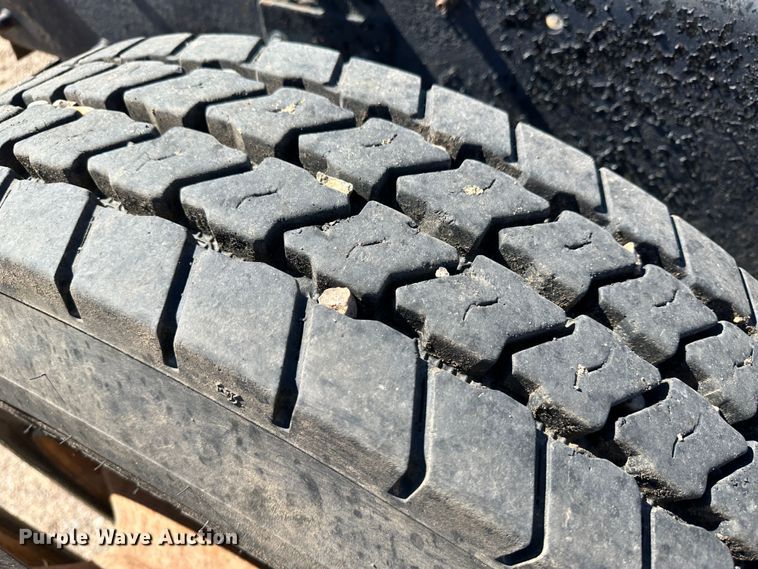 image for item GP9608 2009 Mack GU713  semi truck