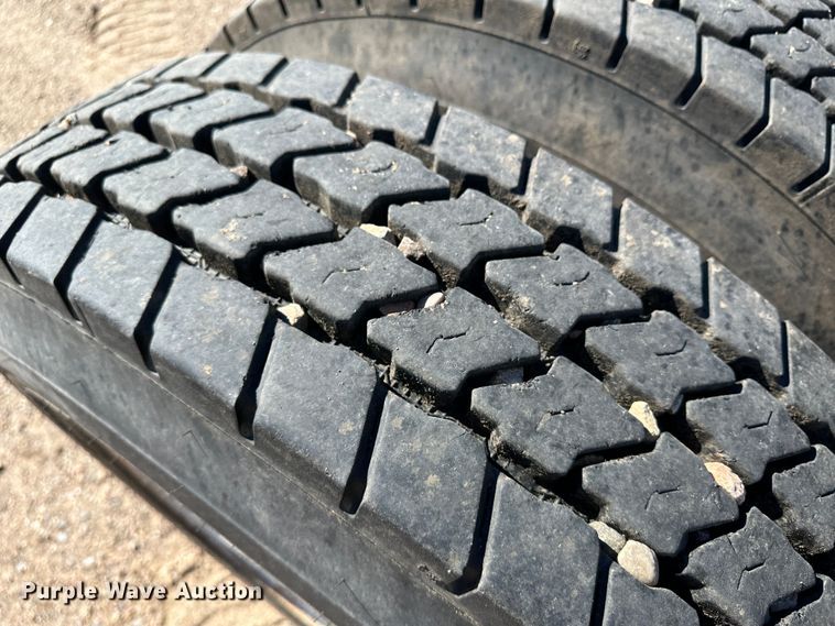 image for item GP9608 2009 Mack GU713  semi truck