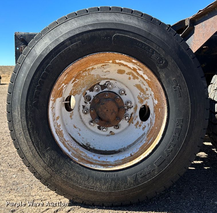 image for item GP9608 2009 Mack GU713  semi truck