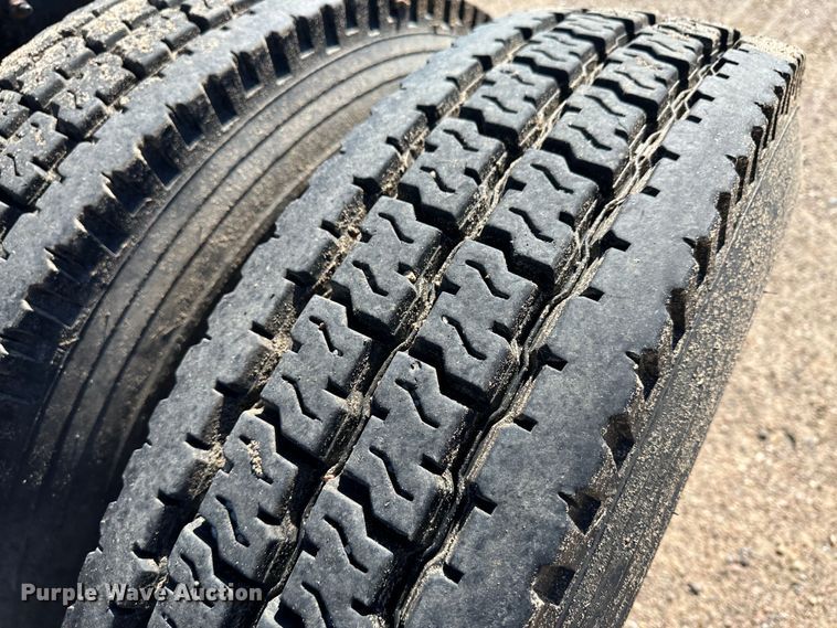 image for item GP9608 2009 Mack GU713  semi truck