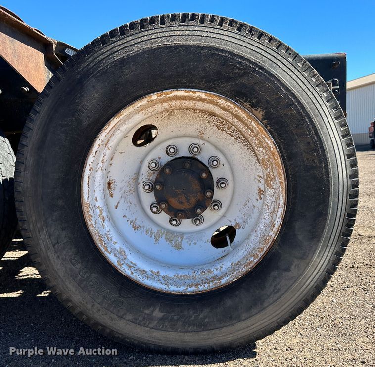 image for item GP9608 2009 Mack GU713  semi truck