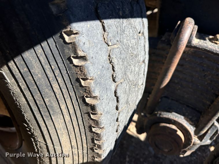 image for item GP9608 2009 Mack GU713  semi truck