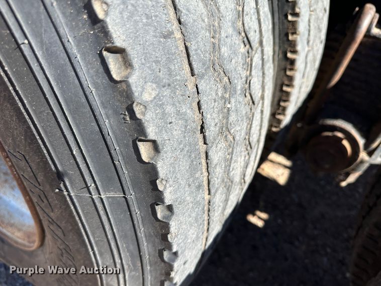 image for item GP9608 2009 Mack GU713  semi truck