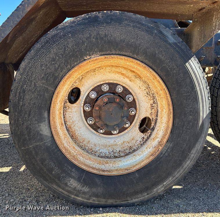 image for item GP9608 2009 Mack GU713  semi truck