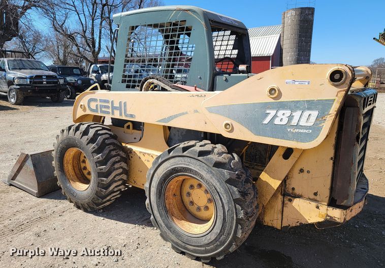 image for item HG9413 2004 Gehl 7810  skid steer loader