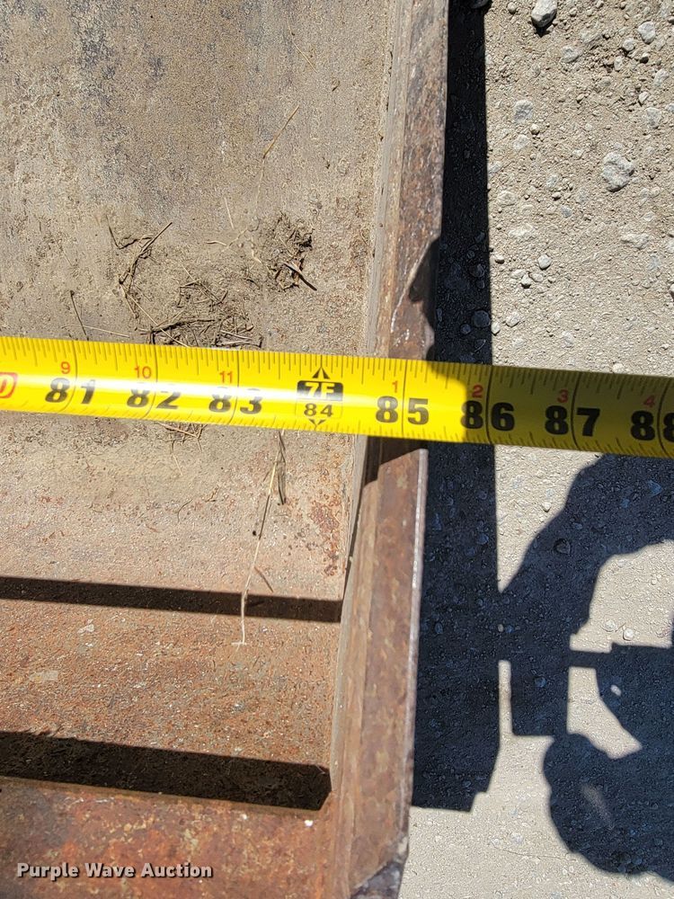 image for item HG9413 2004 Gehl 7810  skid steer loader