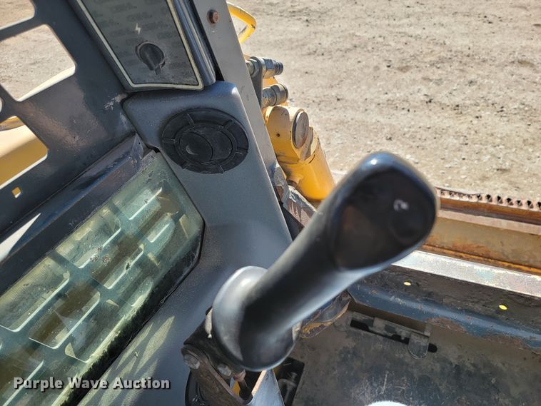 image for item HG9413 2004 Gehl 7810  skid steer loader