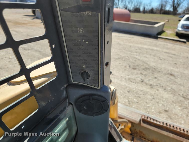 image for item HG9413 2004 Gehl 7810  skid steer loader