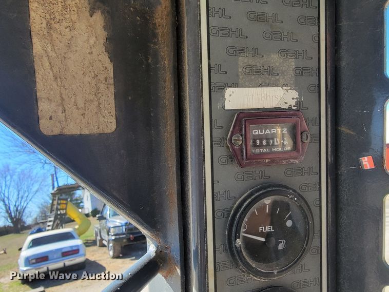 image for item HG9413 2004 Gehl 7810  skid steer loader