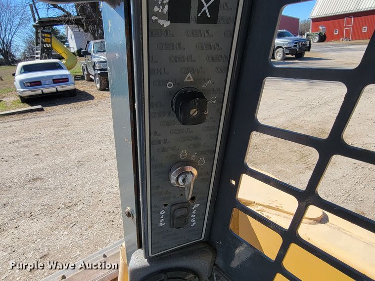 image for item HG9413 2004 Gehl 7810  skid steer loader