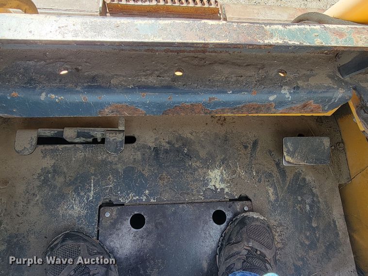 image for item HG9413 2004 Gehl 7810  skid steer loader