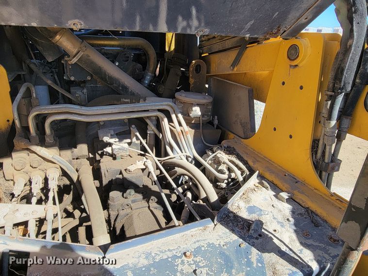 image for item HG9413 2004 Gehl 7810  skid steer loader