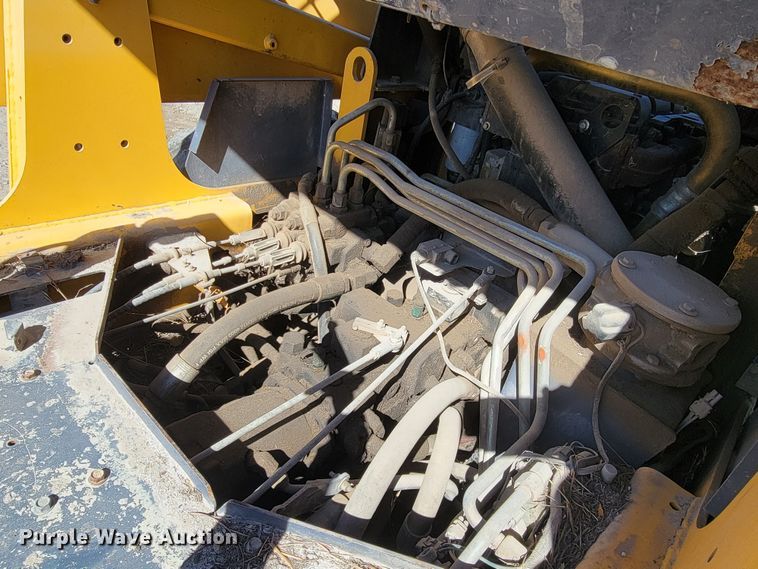 image for item HG9413 2004 Gehl 7810  skid steer loader