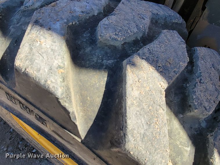 image for item HG9413 2004 Gehl 7810  skid steer loader