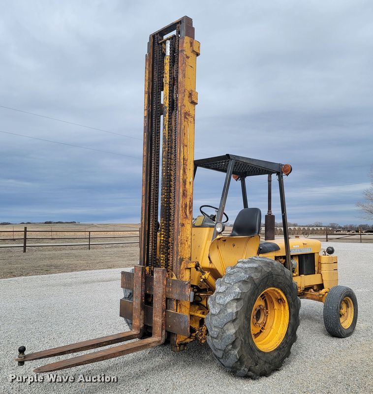 image for item HG9427 John Deere 380-D  forklift